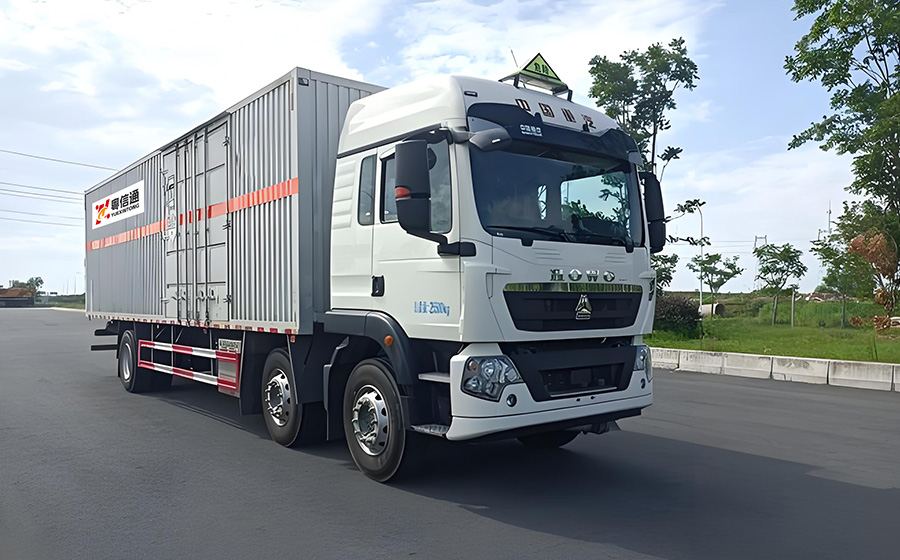 9.6米厢式货车